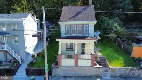 26 W Savory St, Pottsville, PA 17901