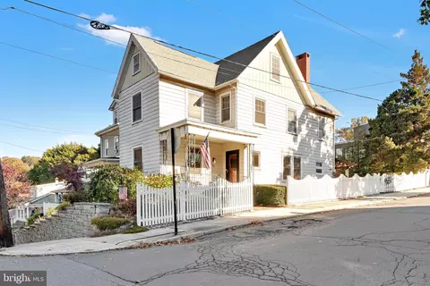40 S Jackson St, Pottsville, PA 17901