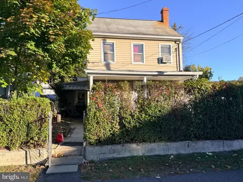 141 Coal St, Cumbola, PA 17930