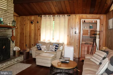 Living - 170 Davis Ln, Windber, PA 15963 photo 2 of 3