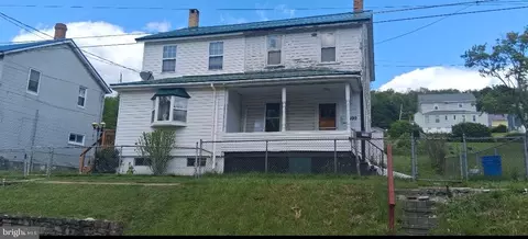499 2nd St, Windber, PA 15963
