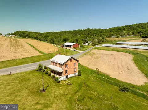 231 Brosius Hill Rd, Mount Pleasant Mills, PA 17853