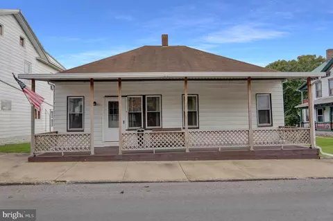 3 W Market St, Freeburg, PA 17827