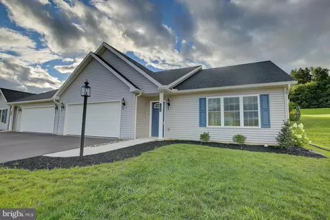 100 St Andrews Way, Selinsgrove, PA 17870