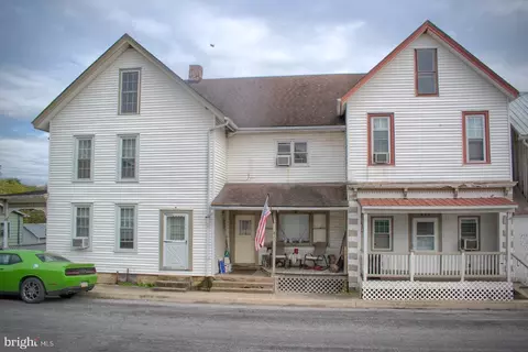 409 411 413 Walnut St, Middleburg, PA 17842