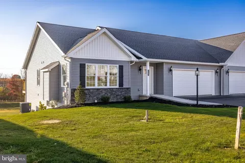 107 St Andrews Way, Selinsgrove, PA 17870