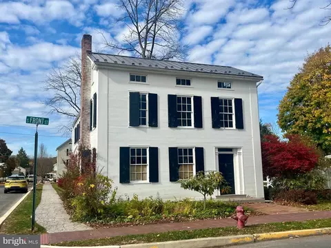 18 S Front, Selinsgrove, PA 17870