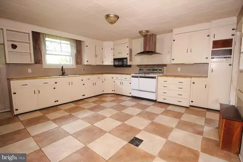 Kitchen - 26 E Ohio St, Mcclure, PA 17841 photo 1 of 1