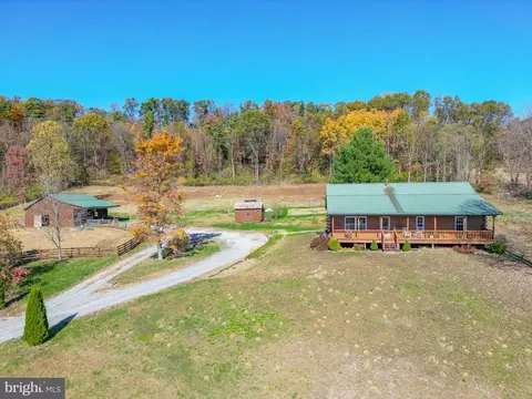 160 Woodpecker Dr, Mount Pleasant Mills, PA 17853