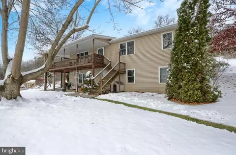 83 Woodpecker Dr, Mount Pleasant Mills, PA 17853