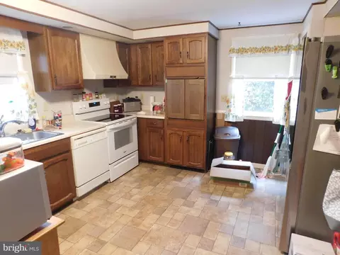 27 W Specht St, Mcclure, PA 17841 photo 5