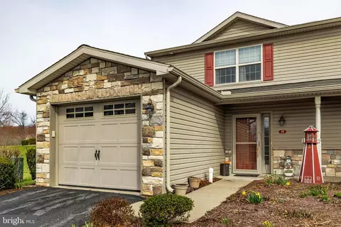 38 N Oakwood Ln, Selinsgrove, PA 17870