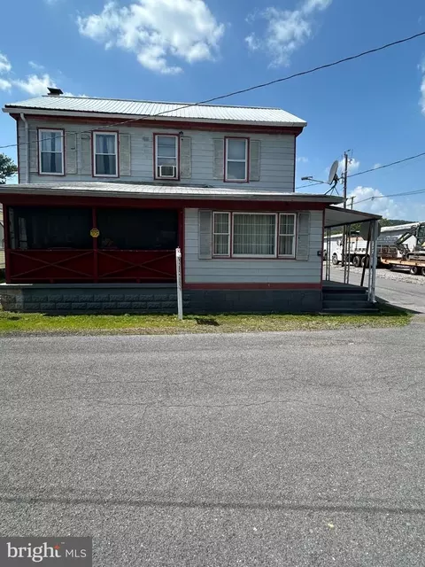 16 E Church St, Freeburg, PA 17827