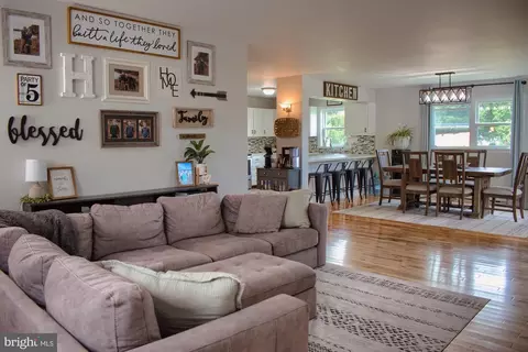 4 Lost Creek Dr, Selinsgrove, PA 17870