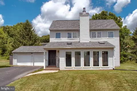 4 Lost Creek Dr, Selinsgrove, PA 17870