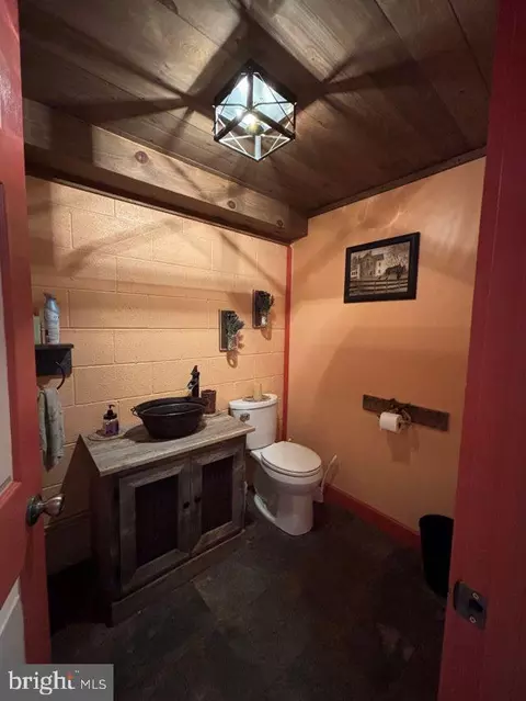 Bath - 4752 Ulsh Gap Rd, Mcclure, PA 17841 photo 4 of 4