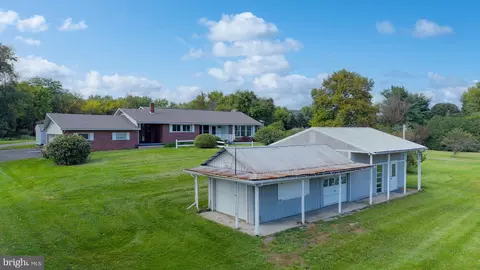 8842 S Susquehanna Trl, Port Trevorton, PA 17864