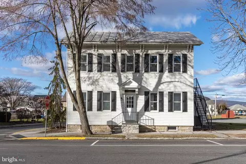 98 Market St, Mifflinburg, PA 17844