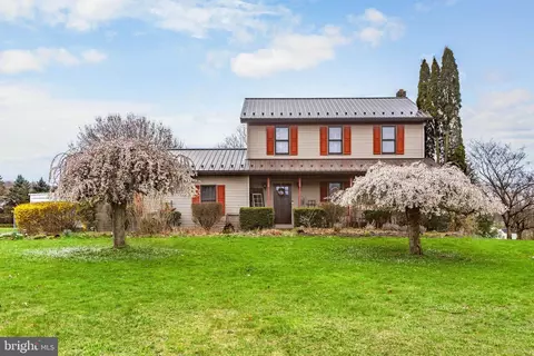 100 Hemlock St, New Columbia, PA 17856