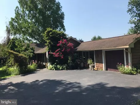 915 College Ct, Lewisburg, PA 17837