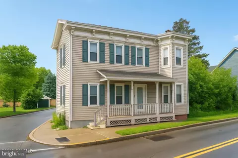 101 Chestnut St, Mifflinburg, PA 17844