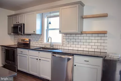 131 Meadow Green Dr, Mifflinburg, PA 17844