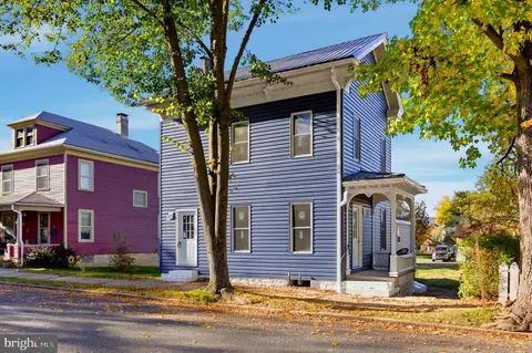 606 Market St, Mifflinburg, PA 17844