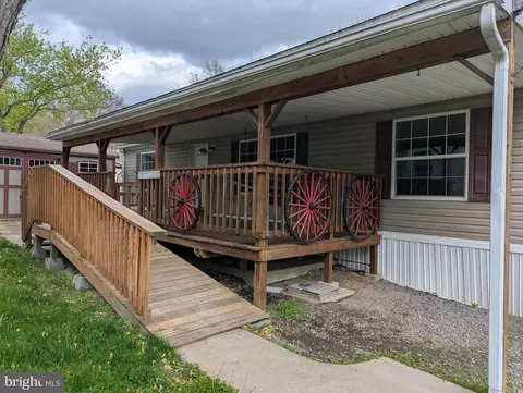 81 Laurel St, Mifflinburg, PA 17844