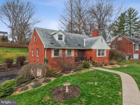 223 Ridgeview Dr, Venetia, PA 15367