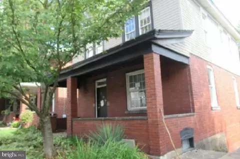 26 1st St, Irwin, PA 15642