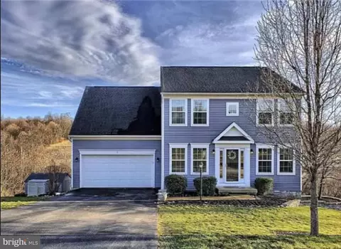 11 Surrey Dr, Greensburg, PA 15601