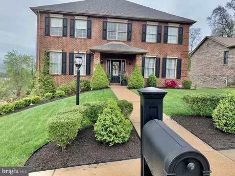 1407 Willow Heights Dr, North Huntingdon, PA 15642