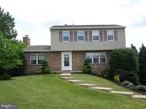 18 Rizzi Dr, Irwin, PA 15642 photo 1