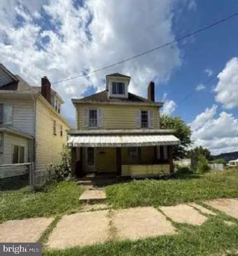 1341 Taylor Ave, New Kensington, PA 15068