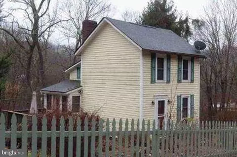 3132 Baker School Rd, North Huntingdon, PA 15642