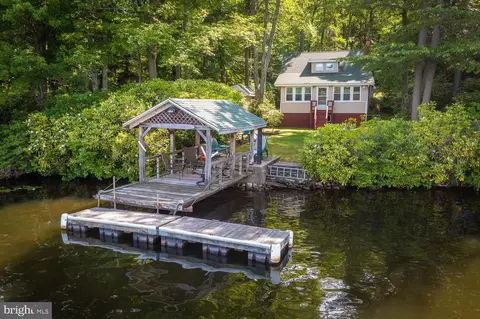 145 E Island Ln, Lake Ariel, PA 18436