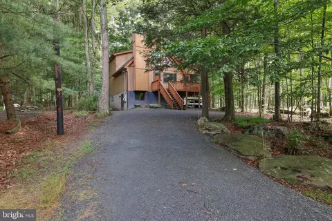 261 Lakeview Dr W, Lake Ariel, PA 18436