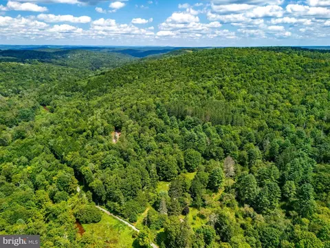 350 John Davis Rd, Milanville, PA 18443