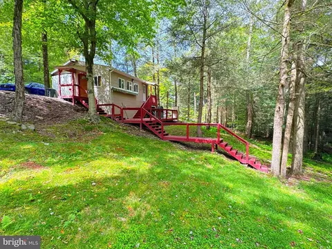 21 Sassafras Ln, Equinunk, PA 18417