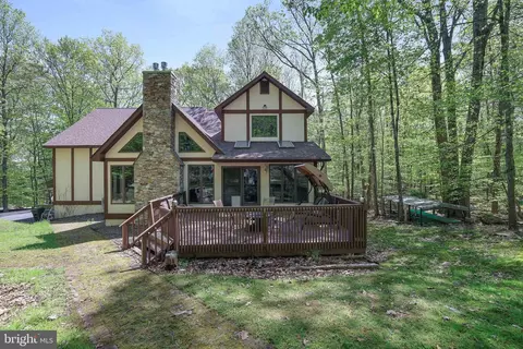 2766 Owego Tpke, Hawley, PA 18428