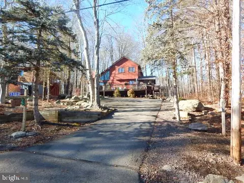 75 Woodhill Ln, Lake Ariel, PA 18436