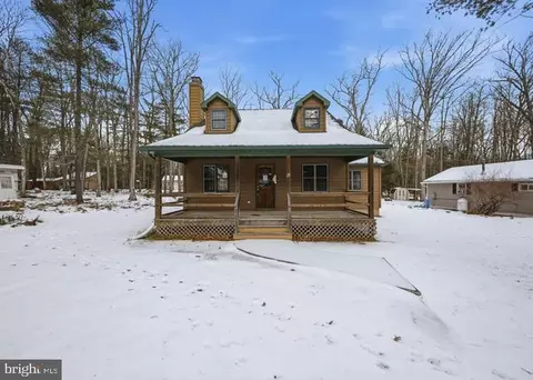 25 5th St, Hawley, PA 18428