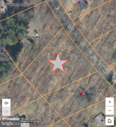 93 Tiffany Rd, Hawley, PA 18428