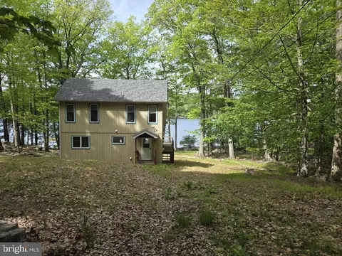 113 E Shore Dr E, Hawley, PA 18428