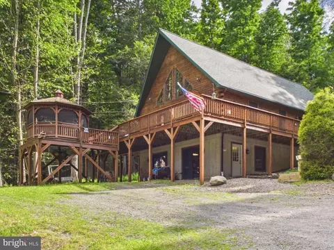 477 Finn Swamp, Lakeville, PA 18438