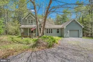 67 Bender Rd, Gouldsboro, PA 18424