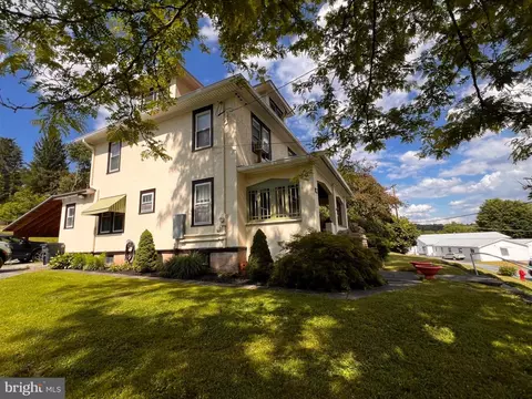 910 Maple Ave, Honesdale, PA 18431