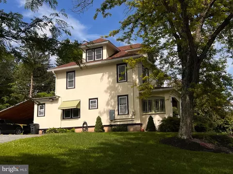 910 Maple Ave, Honesdale, PA 18431