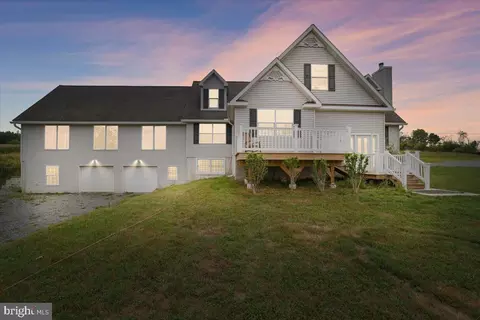 219 Plank Rd, Beach Lake, PA 18405