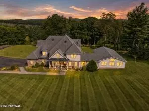 17 Cricket Hill Rd, Hawley, PA 18428